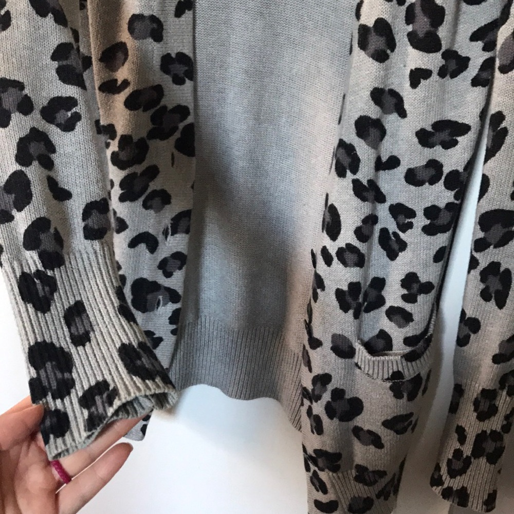 VS PINK Grey Leopard Oversized Cardigan - Picture 4 of 5